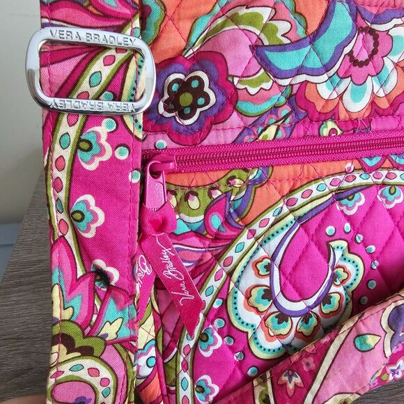 Vera Bradley Quilted Crossbody Bag Purse Pink Paisley Floral Pattern Bright Smal - Picture 6 of 9